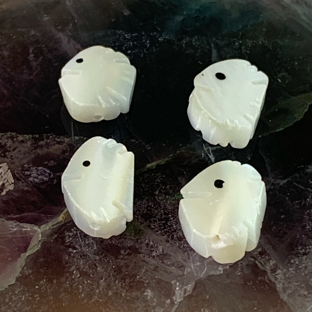 4 Hand Carved Mother of Pearl Fish Fetish Beads MOP Angelfish Vintage Lot 10mm - Picture 11 of 16